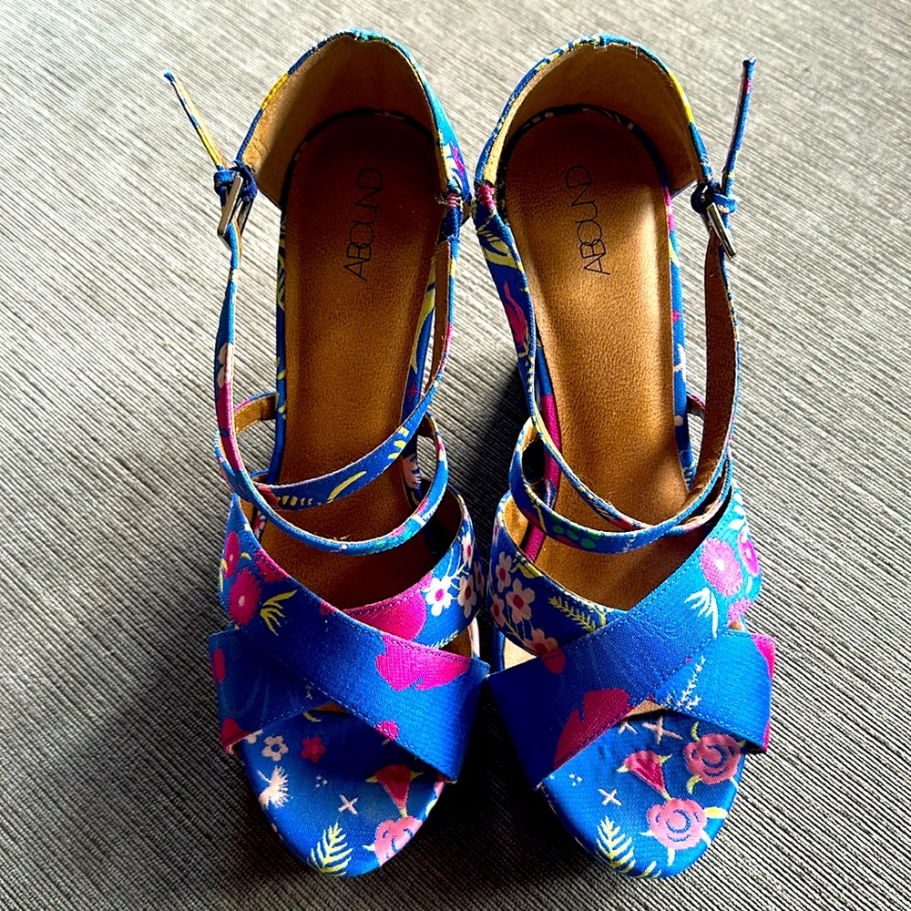 💕🦋💙Stunning royal blue wedges💙🦋💕